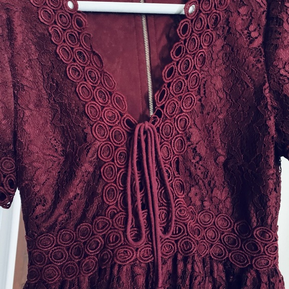 Maroon lace dress - Picture 2 of 3